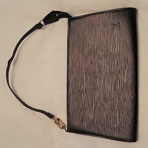 Authentic Louis Vuitton pochette